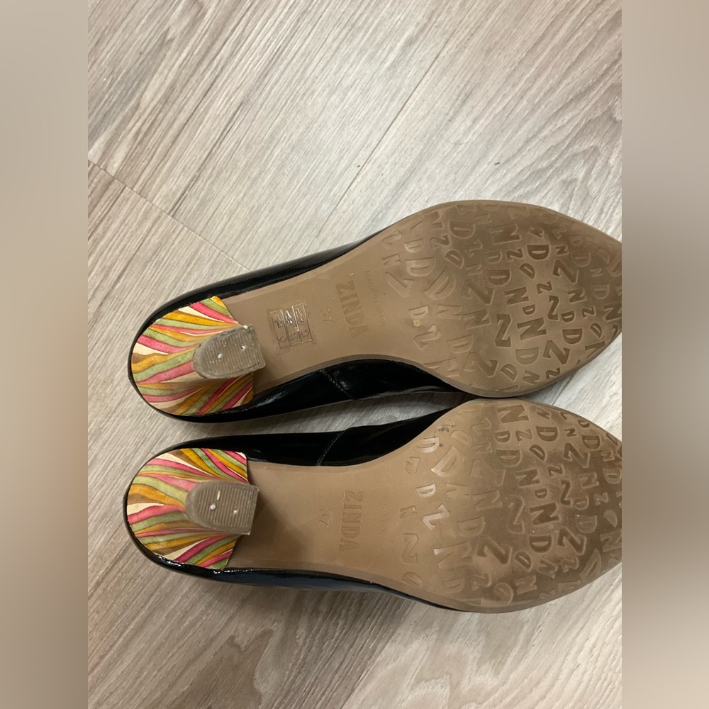 Zinda Patent Pumps with fun detail heels, size 7 - Picture 5 of 5